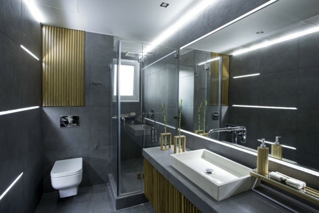 Granitplattor stort spegel badrumsskåp träelement Led -lampor