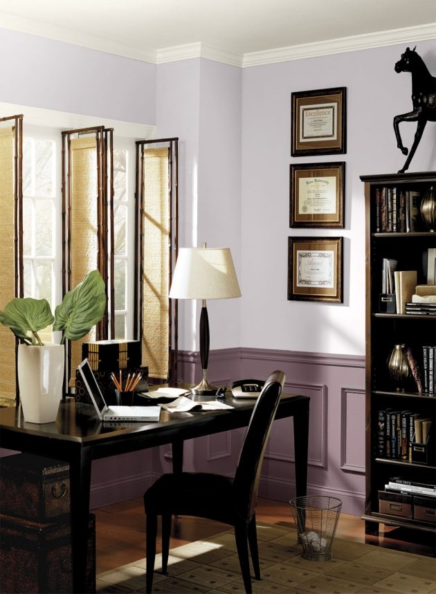 väggpaneler klassiska dekorativa profiler lila hemmakontor