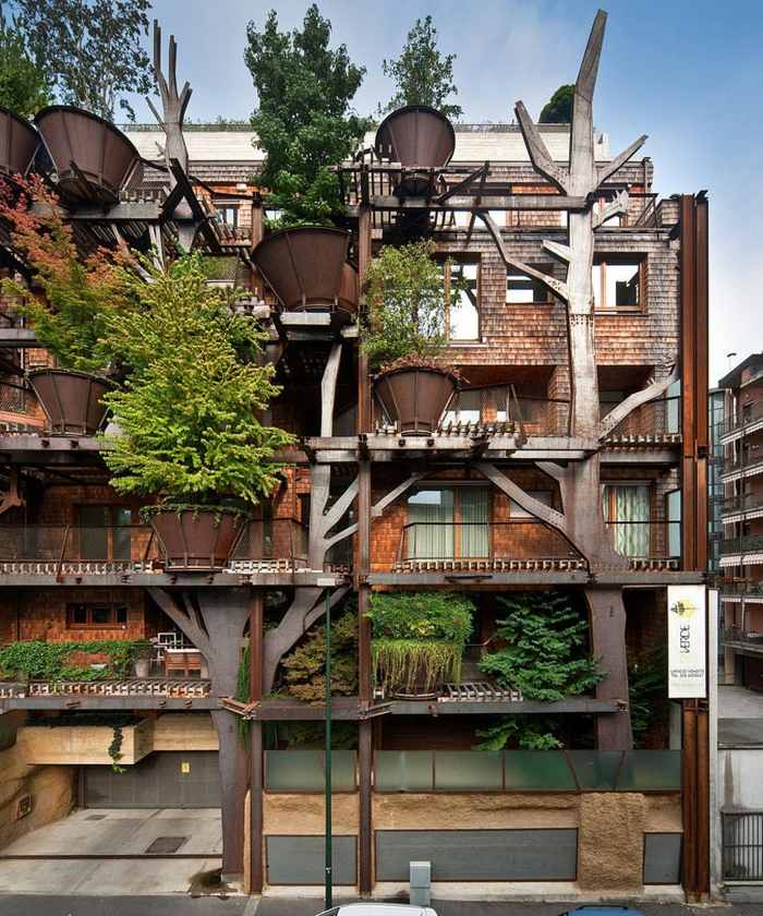 italienska lägenheter med utomhusväxter stålrost