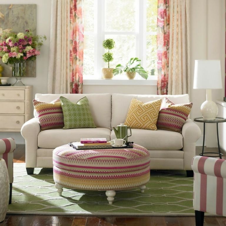 vardagsrum dekorera textilfärger rosa gulgrön vintage design