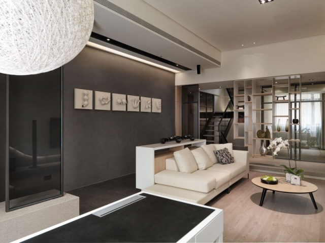lägenhet-design-med-akromatiska-färger-vägg-antracitgrå