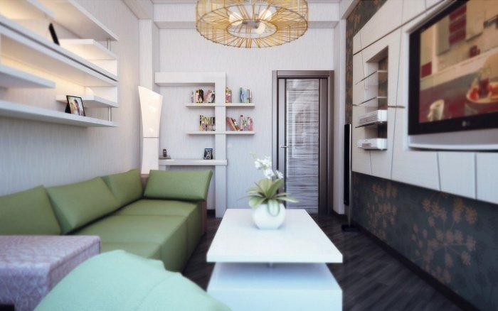 Inredning av ett smalt vardagsrum ljusgrått-tapeter-grönt-soffa-vägg-hyllor