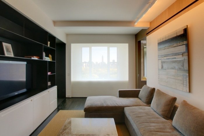 smal-vardagsrum-möblering-hörn-soffa-vägg-enhet-svart-vit
