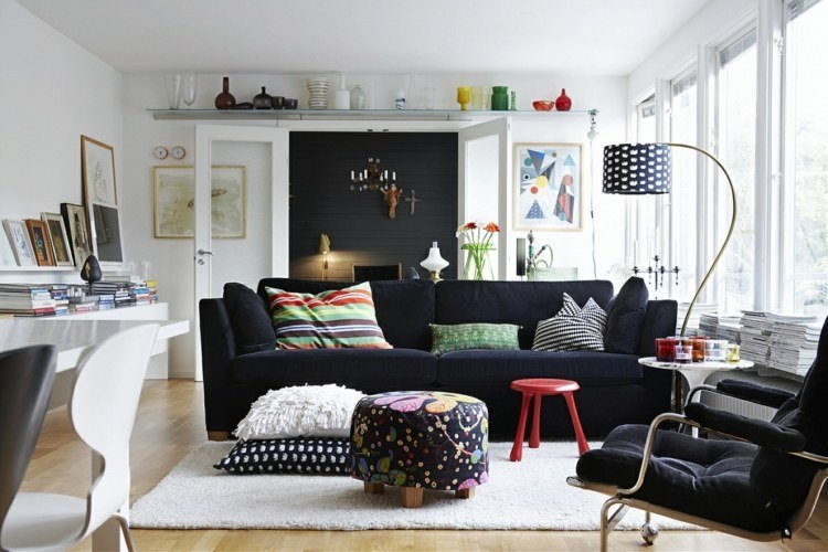 vardagsrum-idéer-svart-soffa-skandinavisk stil-möblering-golvlampa