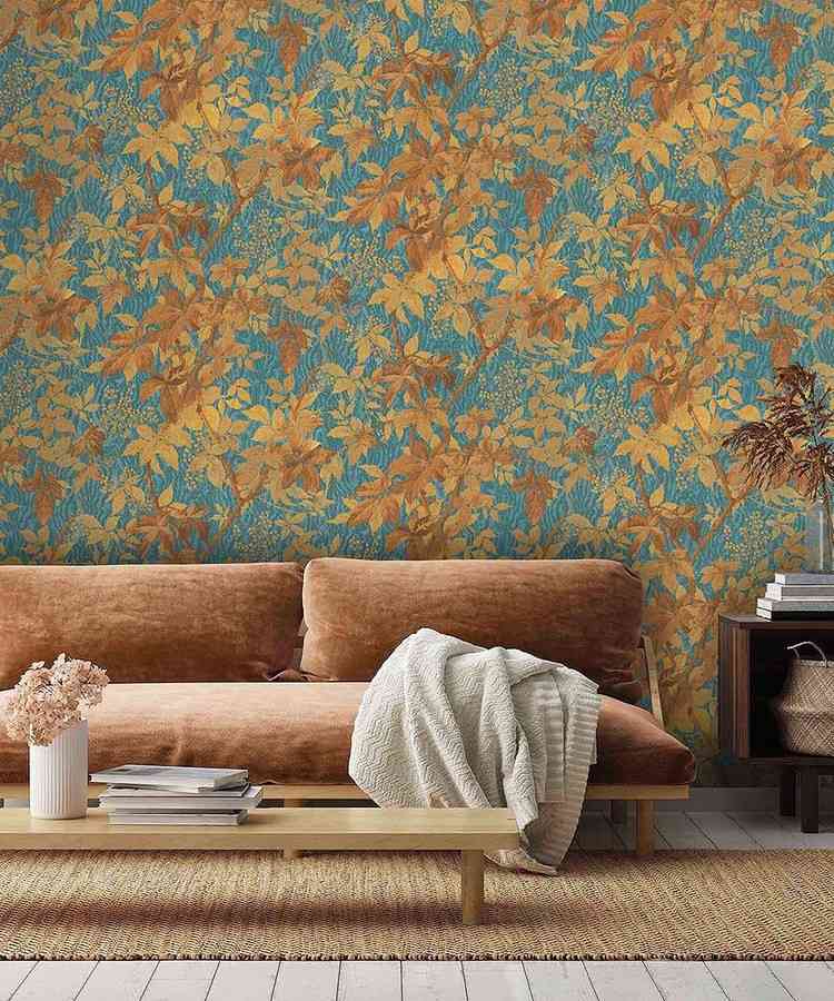 Färger och mönster i vardagsrummet 2021 tapeter med blommönster varm terrakotta och blått