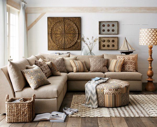 vardagsrum-lantlig stil-hörn-soffa-kasta kuddar-mönstrade