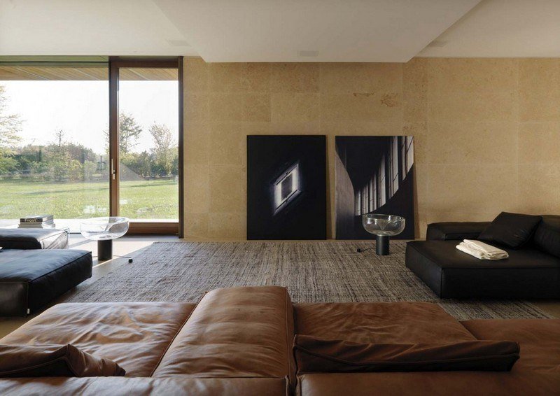 Vardagsrum-brun-beige-vägg-levande-landskap-design