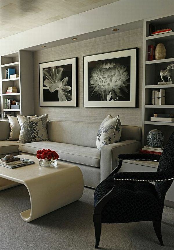 grå-vägg-med-haptisk-optik-klassisk-stol-välvd-soffbord
