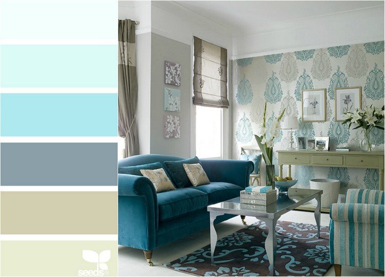 vardagsrum-turkos-färg-kombinationer-blå-soffa-mönster-tapeter-beige-persienner-brun-matta