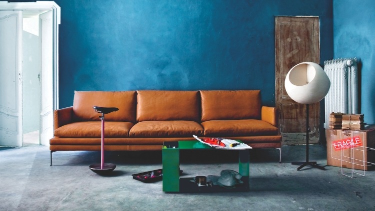 vardagsrum-modern-inredning-designer-soffa-soffa-enkelindustriell-stil-William