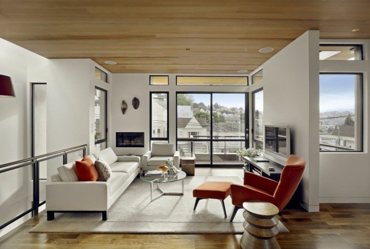 vardagsrum modern inredning vit soffa orange möbler accenter
