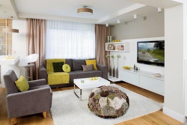 Modernt vardagsrum inredning grå-sittplatser-vitt-levande-vägg-dekorativa-puff