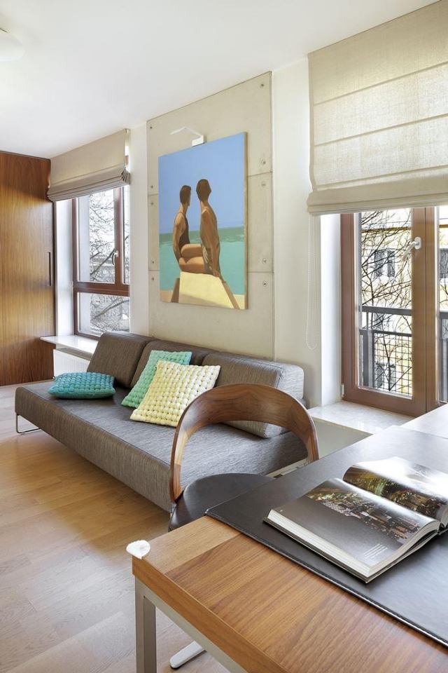 vardagsrum-modern-möblering-trämöbler-grå-stoppad soffa