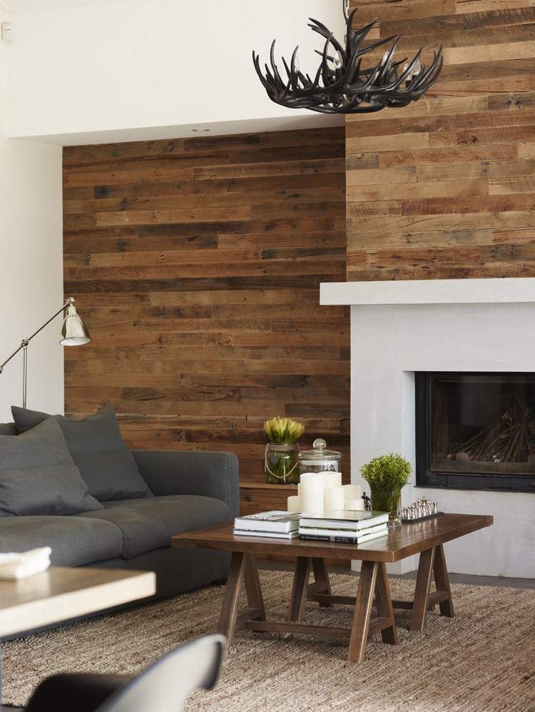 vardagsrum-modern-design-trä-väggpanel-öppen spis-grå-soffa