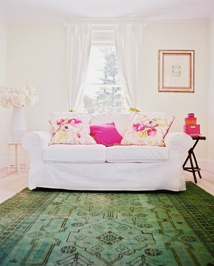 mattor vardagsrum kontrastfärger grön rosa vit romantisk tappning