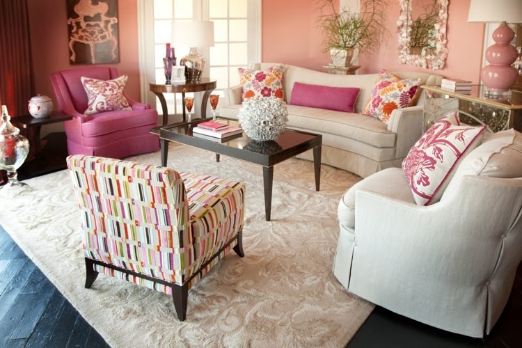 mattor vardagsrum grädde färg blommig subtila lax vägg färg vintage möbler