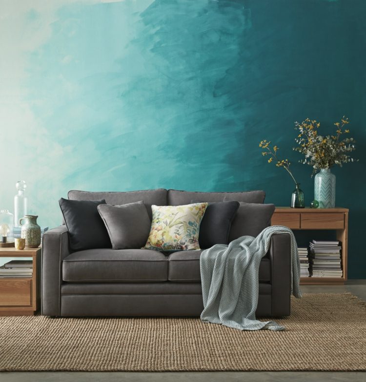 vardagsrumsväggdesign turkosblått horisontellt grått soffbord