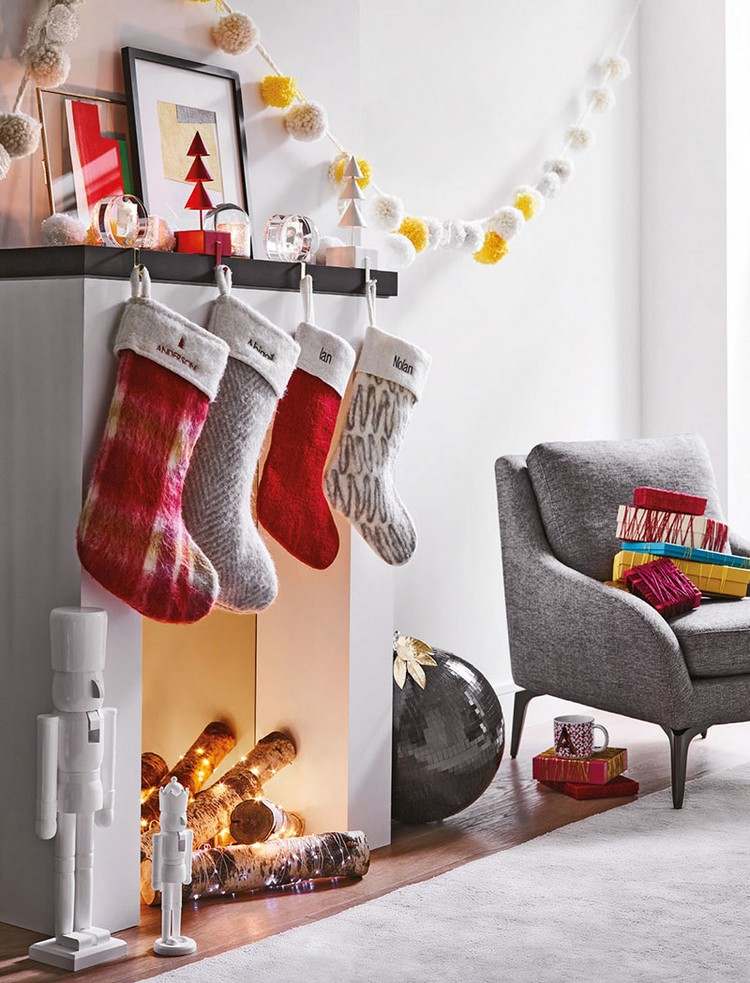 Dekorera ditt vardagsrum till jul i rött och grått