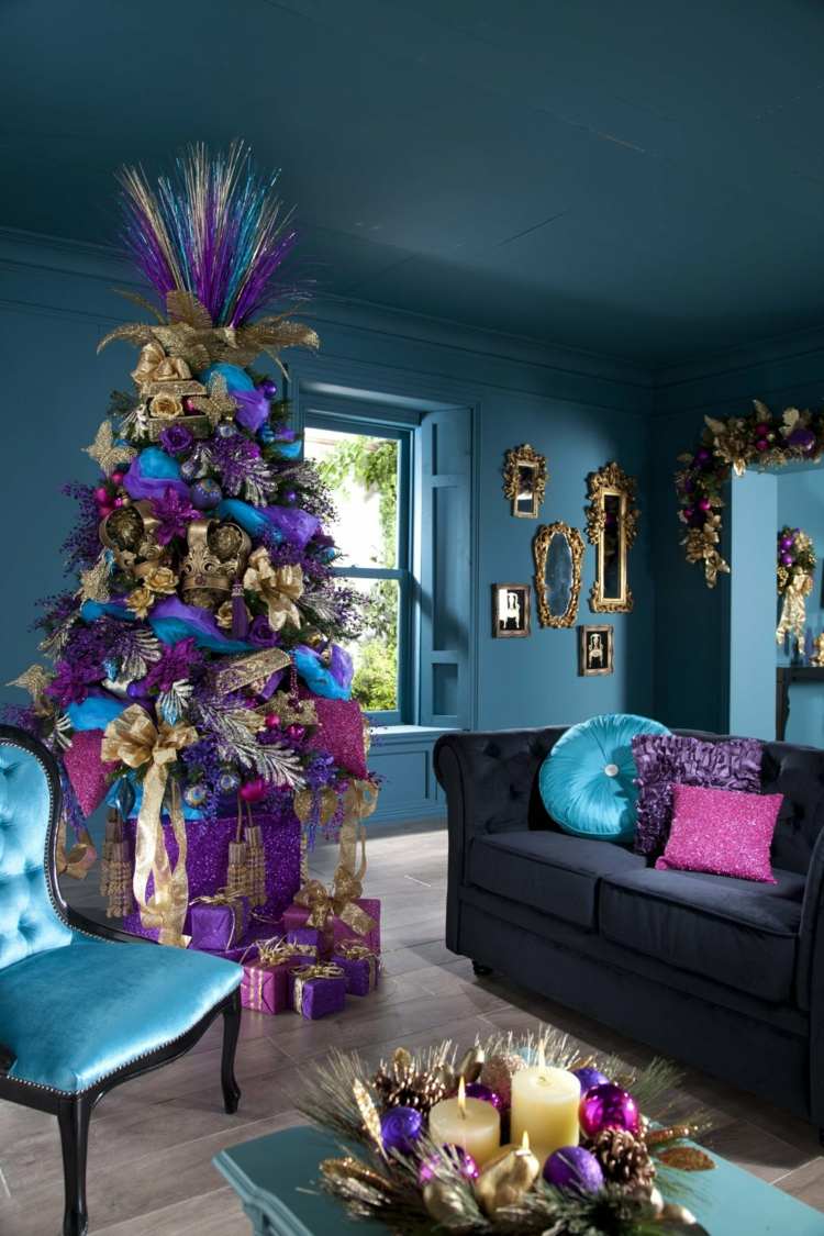 vardagsrum för jul viktoriansk lila blå rosa färger julgran