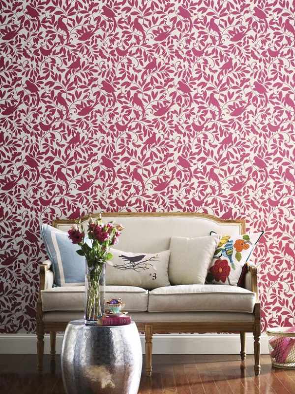 Radiant-Orchid-dekor-idéer-fantasifulla-mönster-blommig-vägg-design-vardagsrum