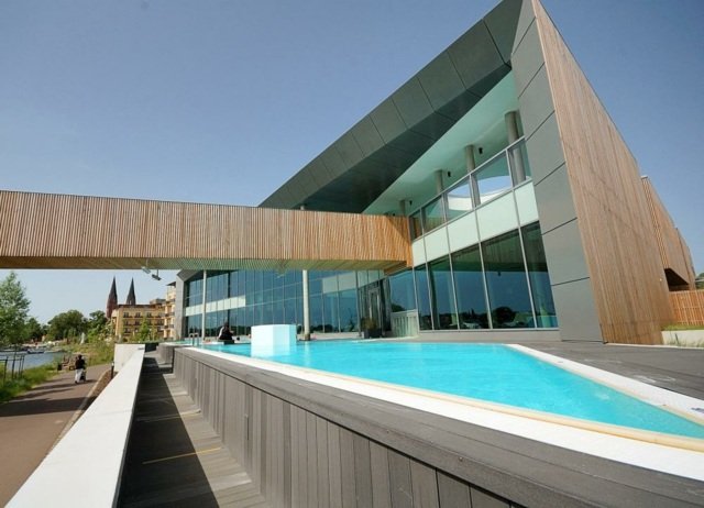 Golvbeläggning WPC minimalistisk modern arkitektur enfamiljshus