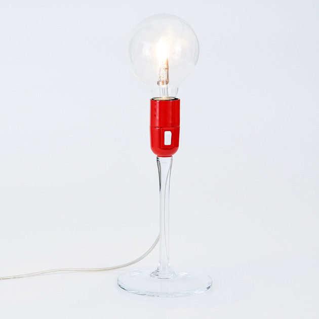 nyckfull bordslampa röd kan starkt ljus intressant