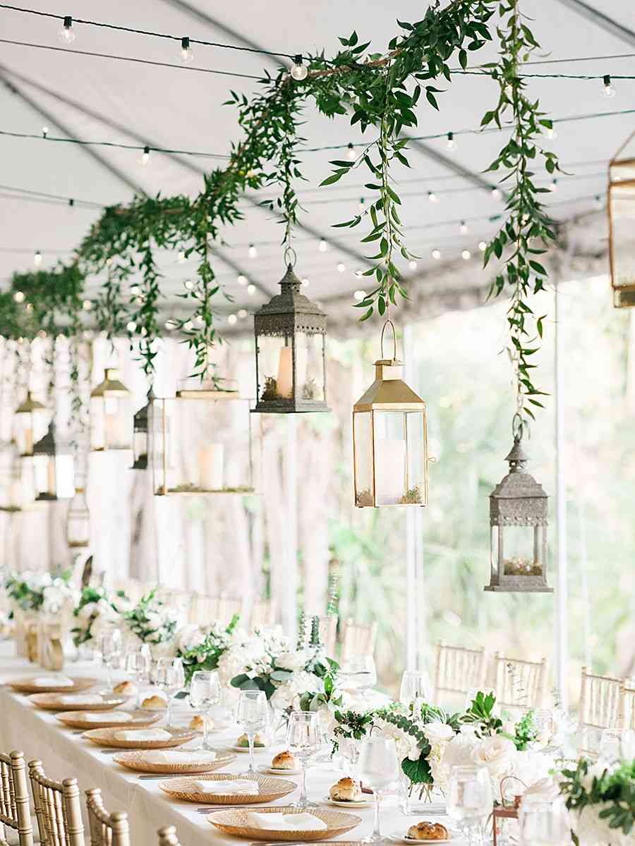 Gröna bröllopslampor Grönska trend träbord blommig dekorationsbord