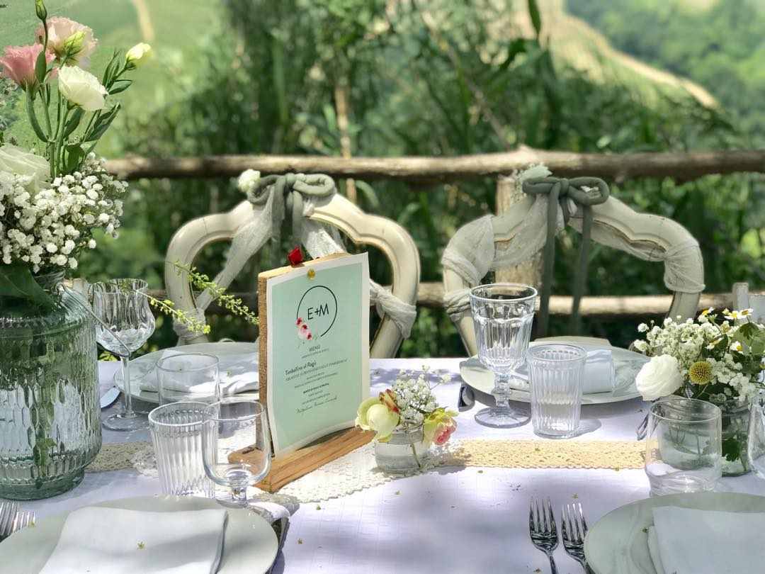 Grönt bröllop organisera grönska dekoration blommor bord dekoration DIY