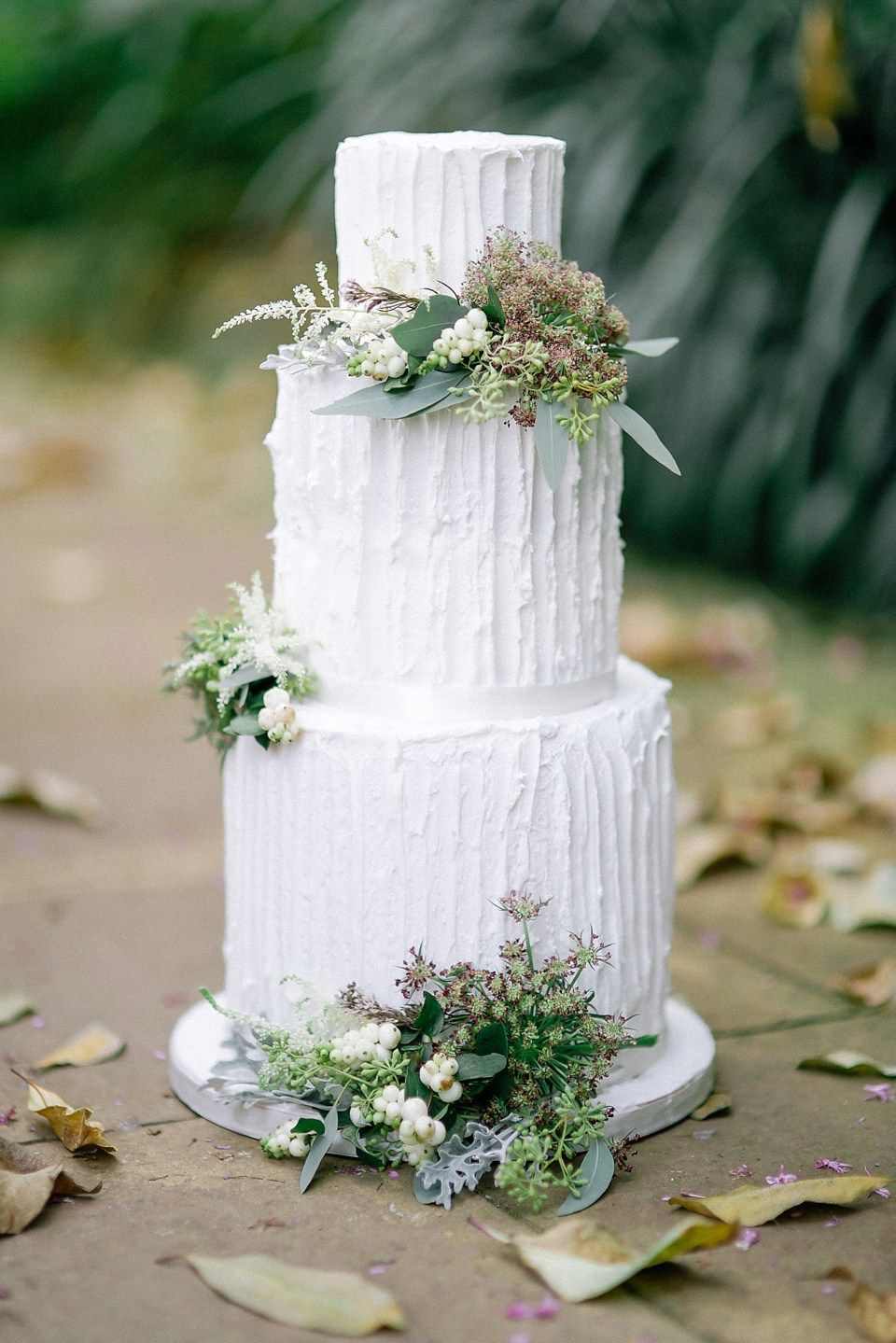 Grönt bröllop Grönska baka din egen bröllopstårta och göra dina egna blomsterdekorationer