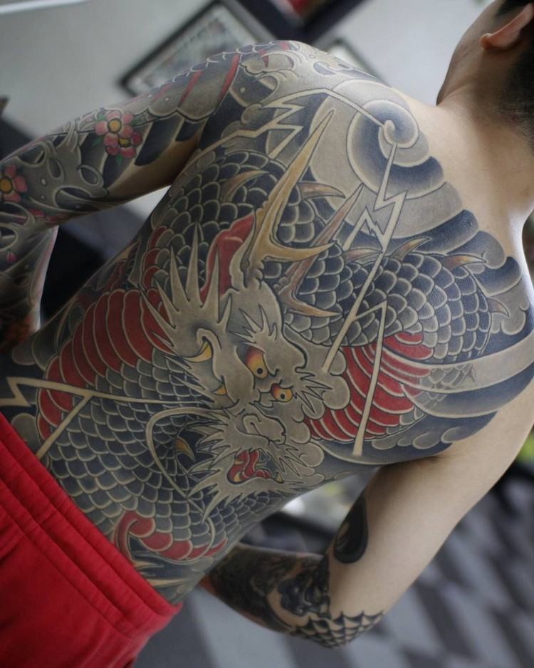 Yakuza Tattoos Urpsrung back tattoo design för män