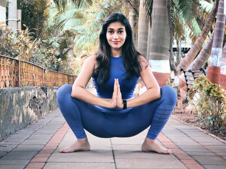 Yogaövning för mensvärk The Malasana squat