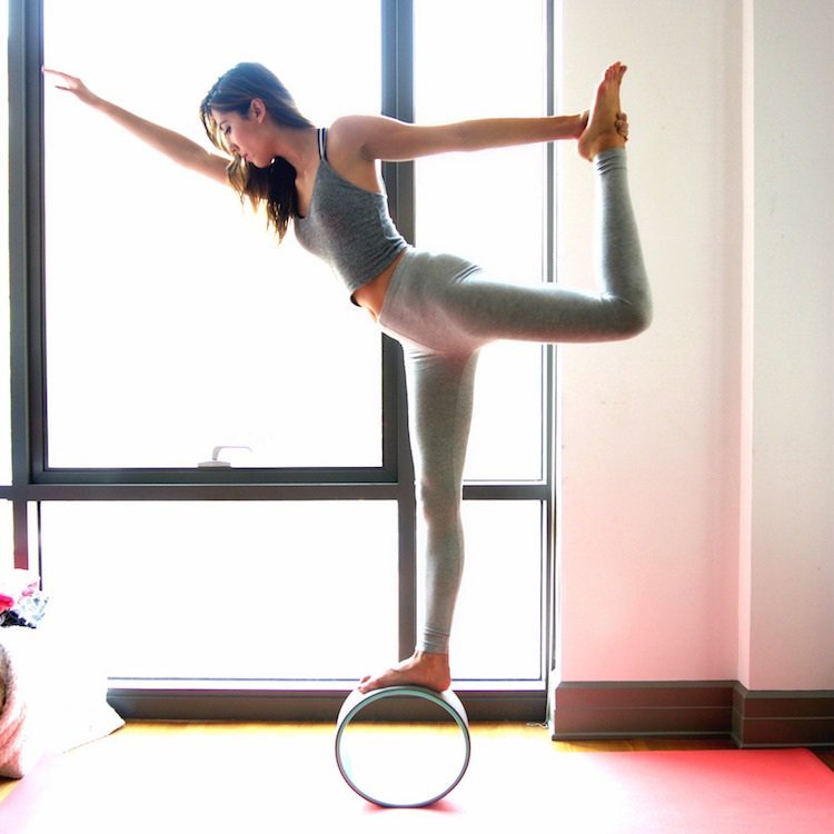 yoga hjulövningar står asana balans effekt