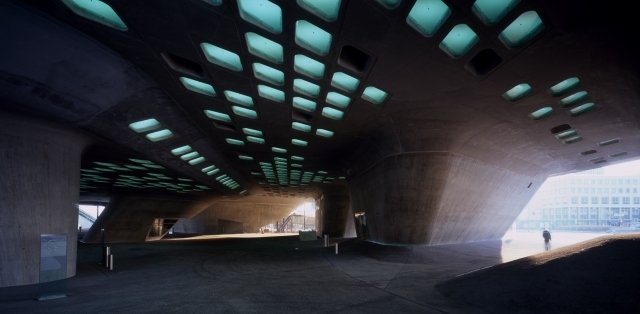 Phaeno science museum spektakulär betongbyggnad struktur belysning-design-ljus-iscensättning