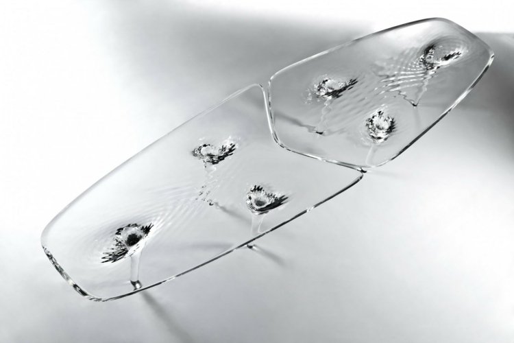 zaha-hadid-design-flytande-glasrutor-matbord-två-glas-idé