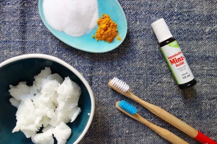 Gör tandkräm själv huskurer recept tips tips idéer mintolja kokosolja