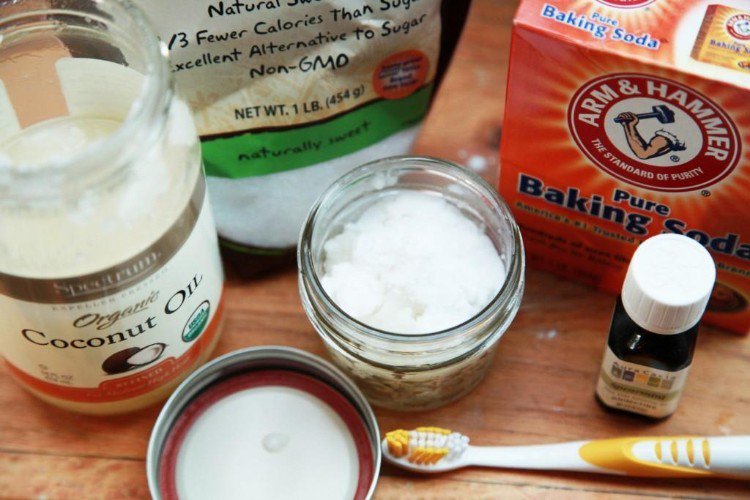 Gör tandkräm själv huskurer recept tips tips idéer mintolja kokosnötolja bakpulver