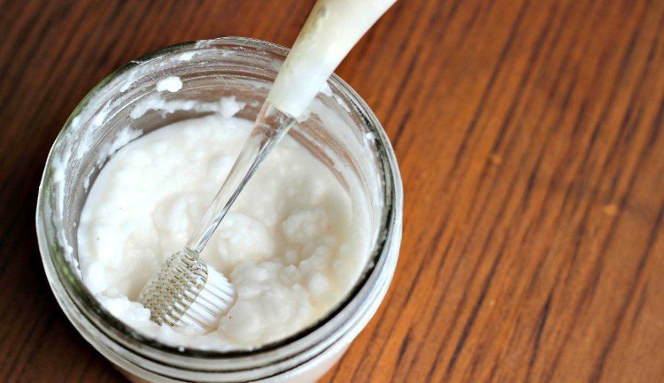 Gör tandkräm själv huskurer recept tips tips idéer mynta olja kokosolja glasblandning tandborste
