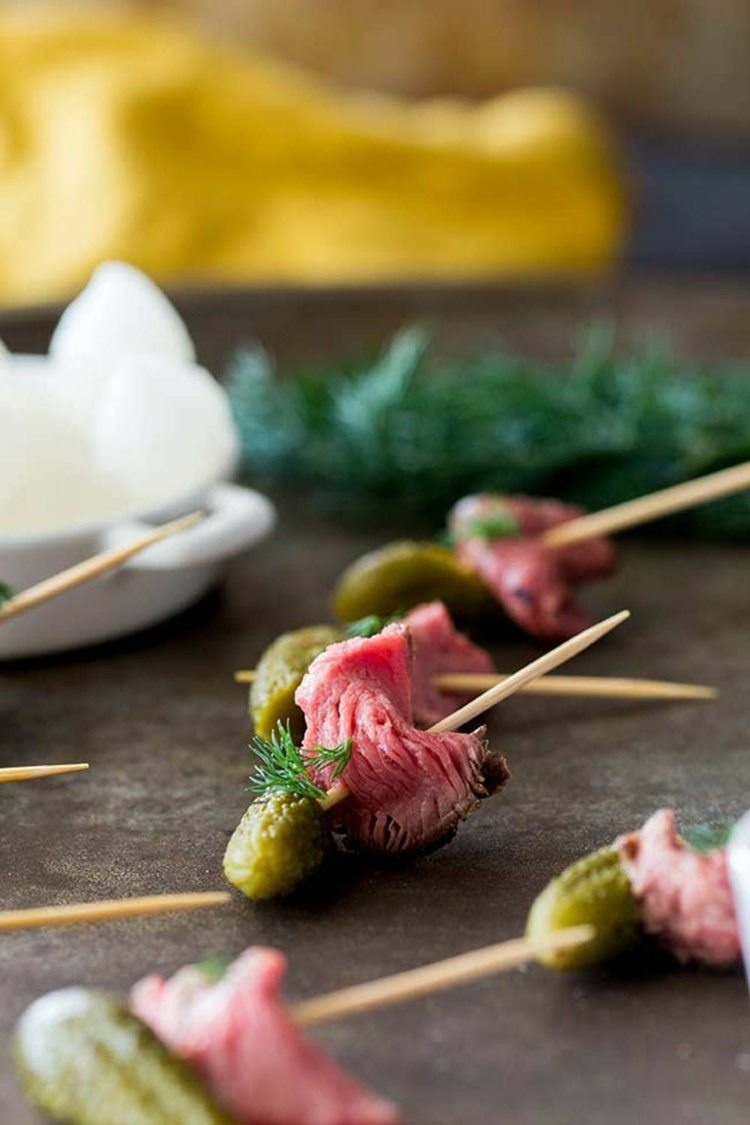 Tandpetare canapes nötkött fingermat idéer