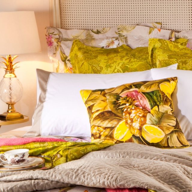 sommarhemstillbehör 2014-sängkläder-gul-grön-ananas-kuddar