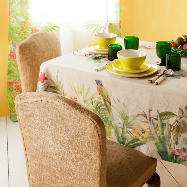 sommar-hem-tillbehör-2014-bordsduk-beige-exotiskt-mönster