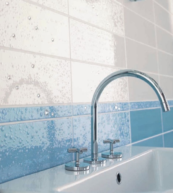 Kakel med swarovski -kristaller alfa ceramiche blå