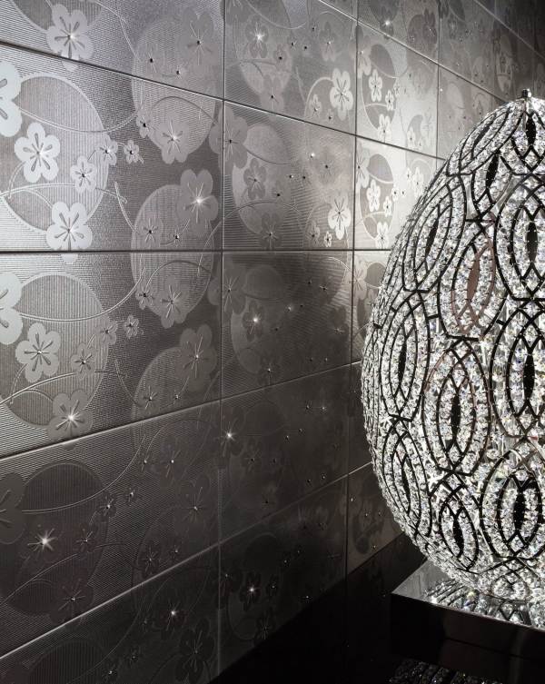 Kakel med swarovski -kristaller i mörkt silver