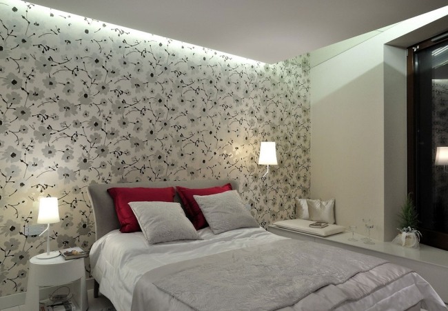 sovrum accent vägg tapeter blommotiv grå vit