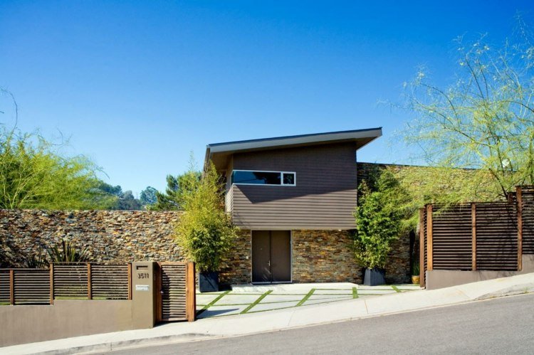 staket-trädgården-design-minimalistisk-trä-design-betong-platta-sten-vägg