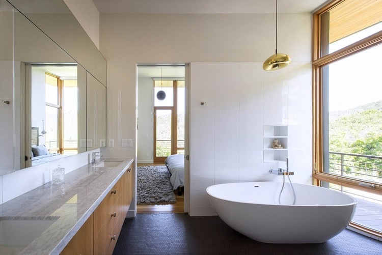 privat badrum sovrum skjutdörr badkar