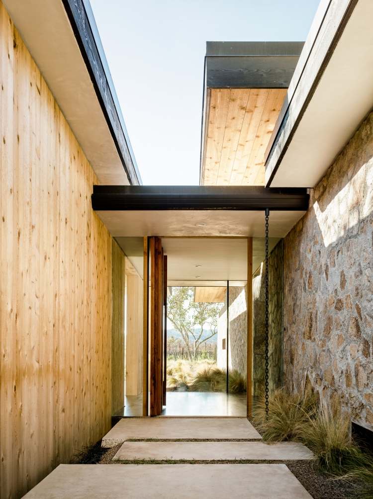 Cederträ, natursten-gångväg-hus-dörr-trä-glas