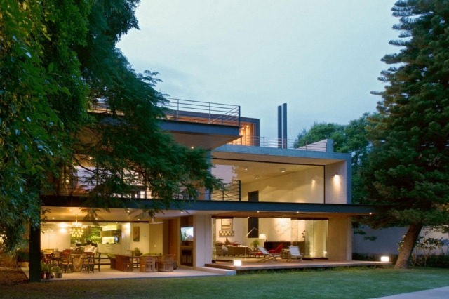 Casa-Jacarandas-modernt-hus-glas-tak-terrass-möblerad
