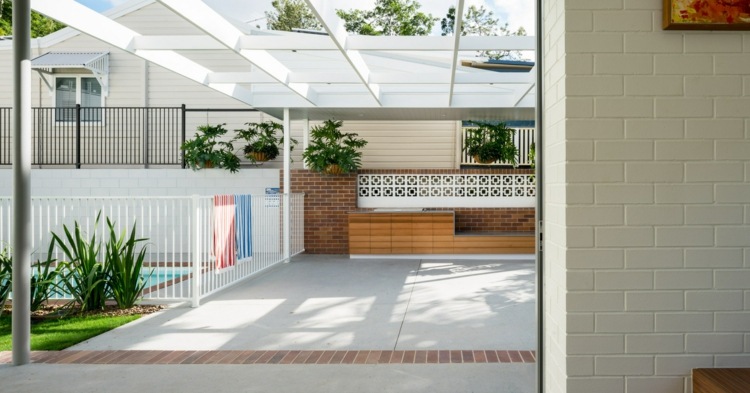 veranda pool mellanliggande innergård plantering tegelvägg andenflower hus kelder arkitekter