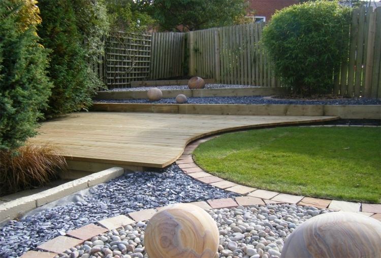 Dekorativ-grus-i-trädgården-design-modern-marmor-trä-golv-gräsmatta-matta-integritetsskyddselement