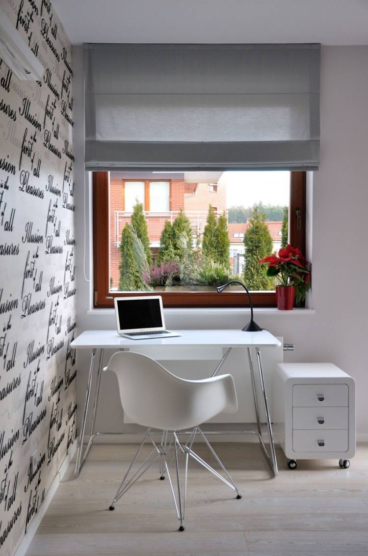 rum-färg-design-vit-vägg-färg-tapeter-svart-skrift
